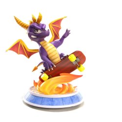 Spyro : Year of the Dragon PVC Statue Spyro Skateboard 34 cm